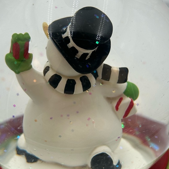Fitz and Floyd Frosty's Frolic Musical Snowglobe - Picture 13 of 17